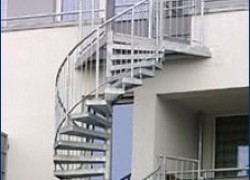 Fluchttreppe an Mehrfamilienhaus