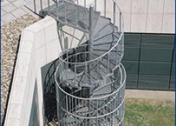 Spindeltreppe am Bürohaus, Ausstieg Dach